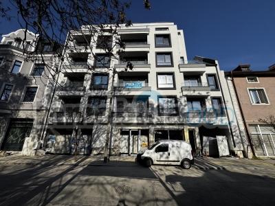 Четиристаен апартамент в центъра на София